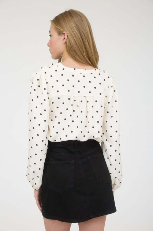 Blusa de manga larga y lunares