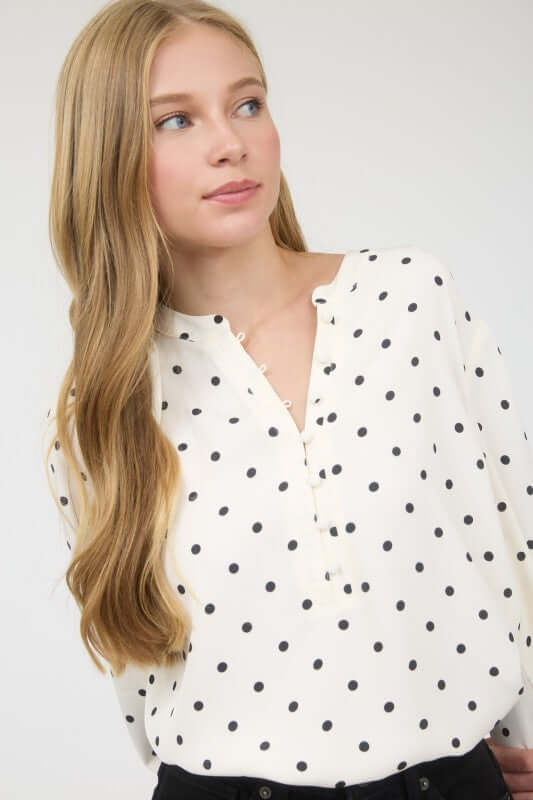 Blusa de manga larga y lunares